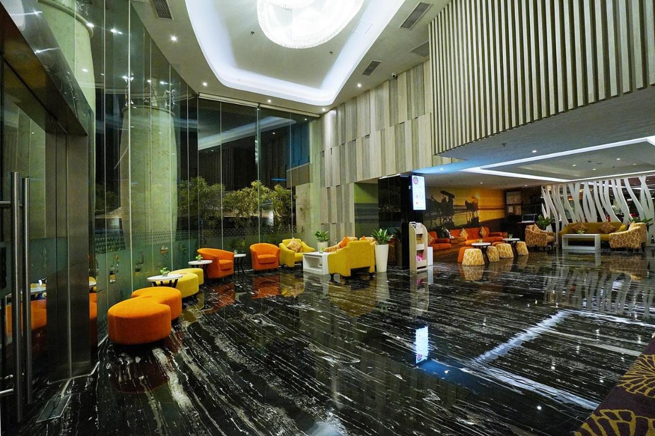 يوغياكارتا فندق ومركز مؤتمرات بلاتينوم أديسوكيبتو المظهر الخارجي الصورة